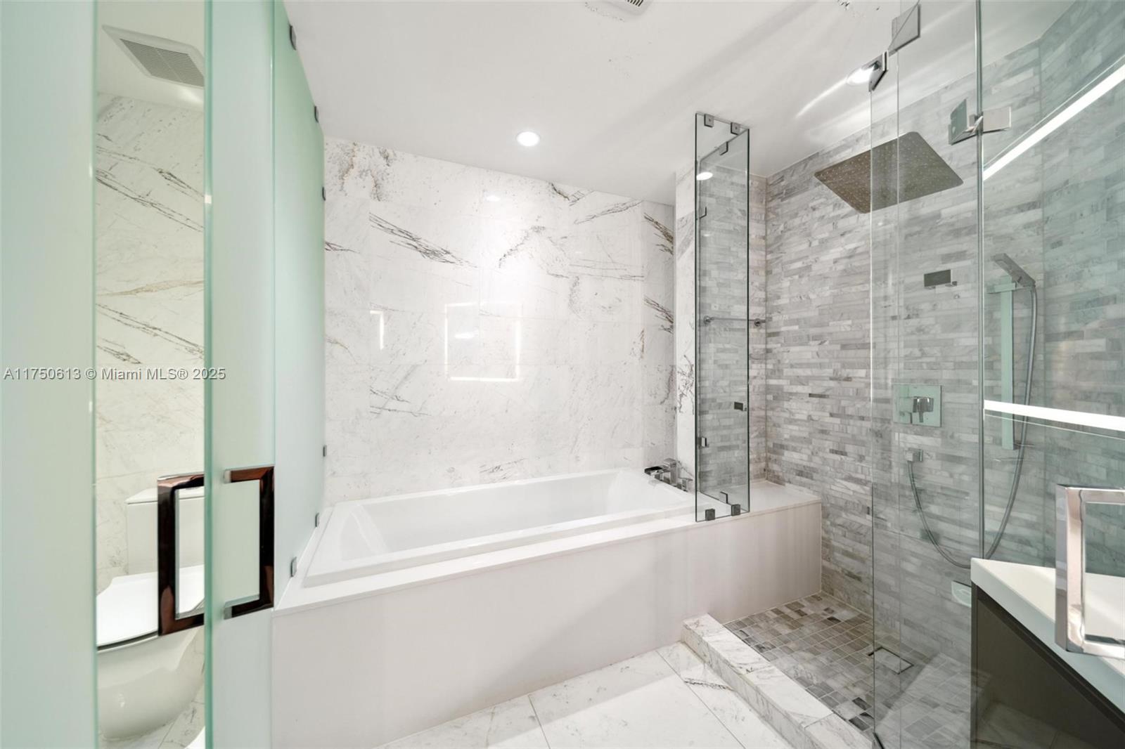 PARAMOUNT MIAMI WORLDCENT - Residential