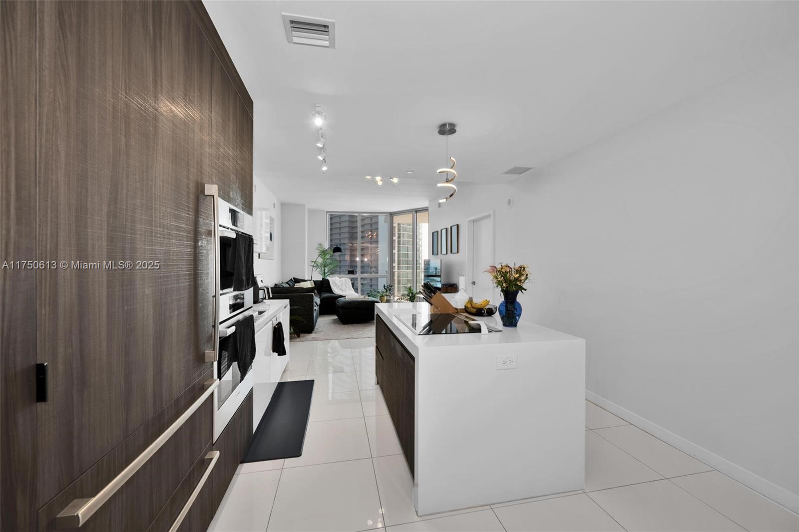 PARAMOUNT MIAMI WORLDCENT - Residential