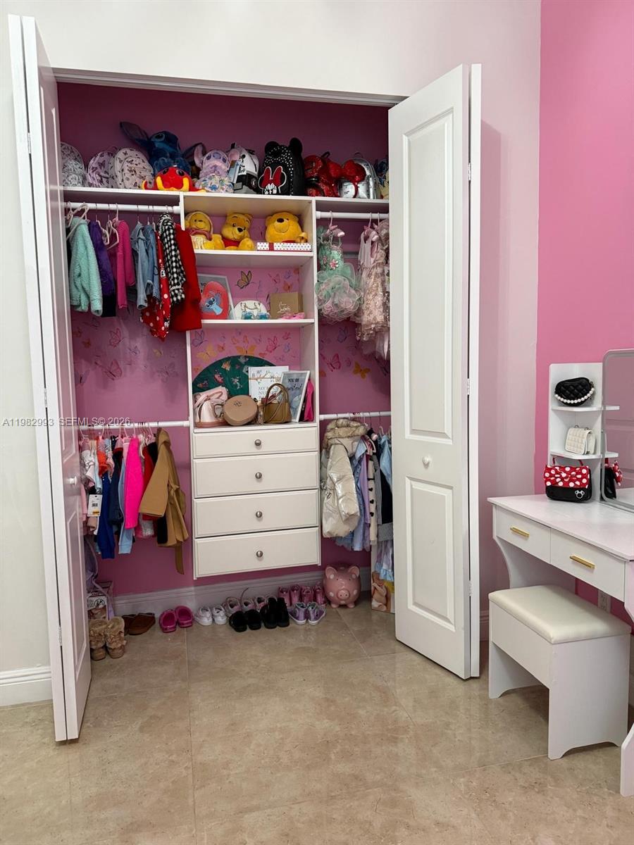 GOLDEN GATE EST - Residential