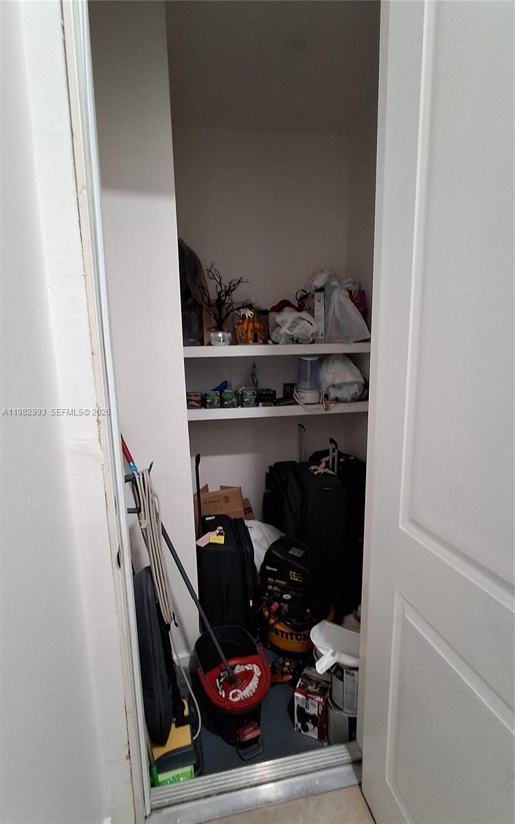 GOLDEN GATE EST - Residential