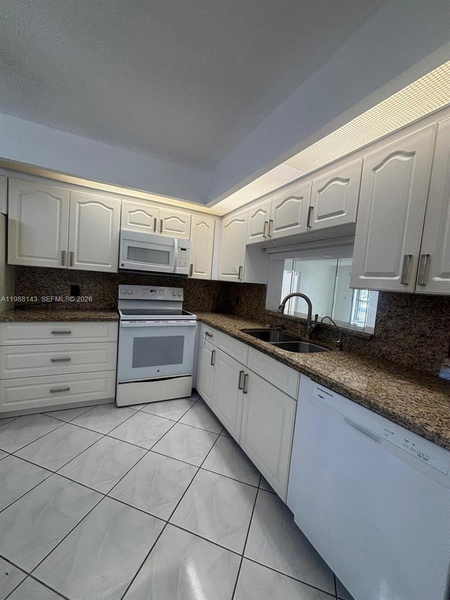 BUCKINGHAM EAST AT CENTUR - Residential Lease