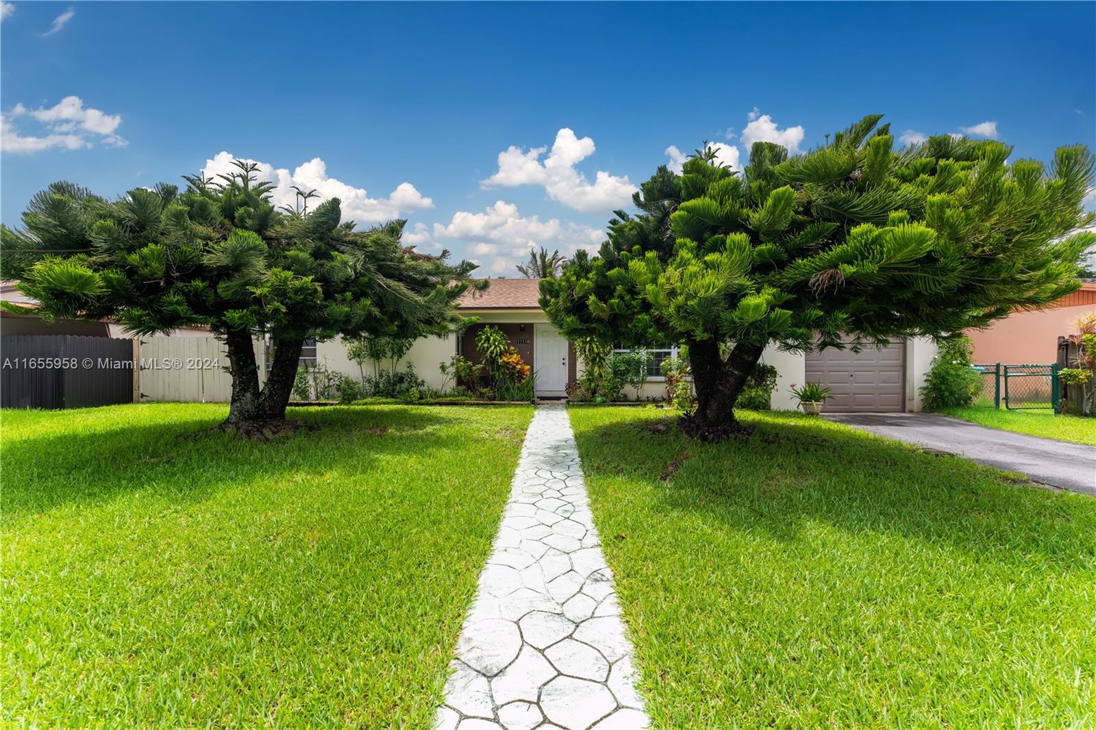 View Miami, FL 33157 house
