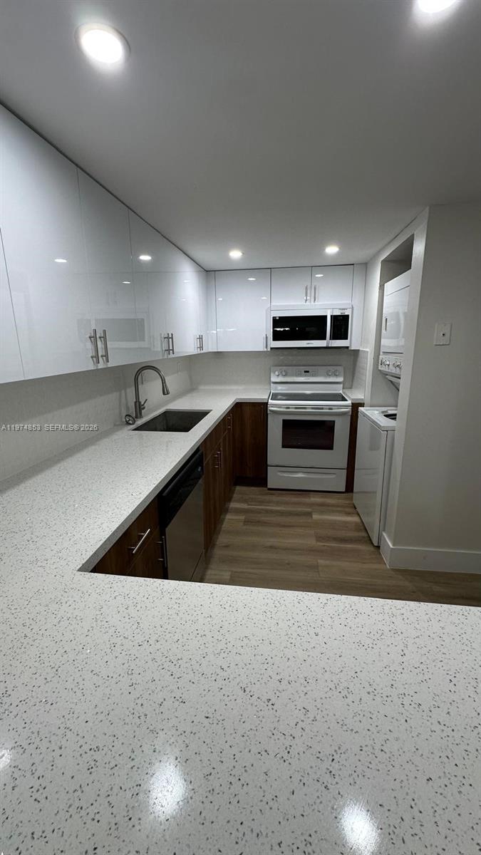 SAMARI LAKE EAST CONDO - Residential Lease