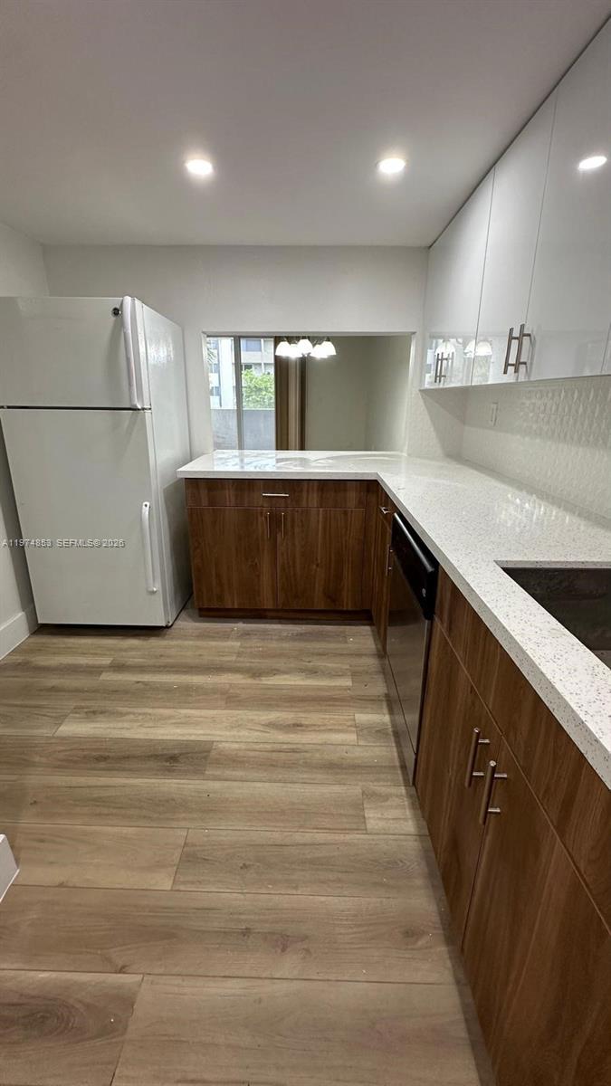 SAMARI LAKE EAST CONDO - Residential Lease