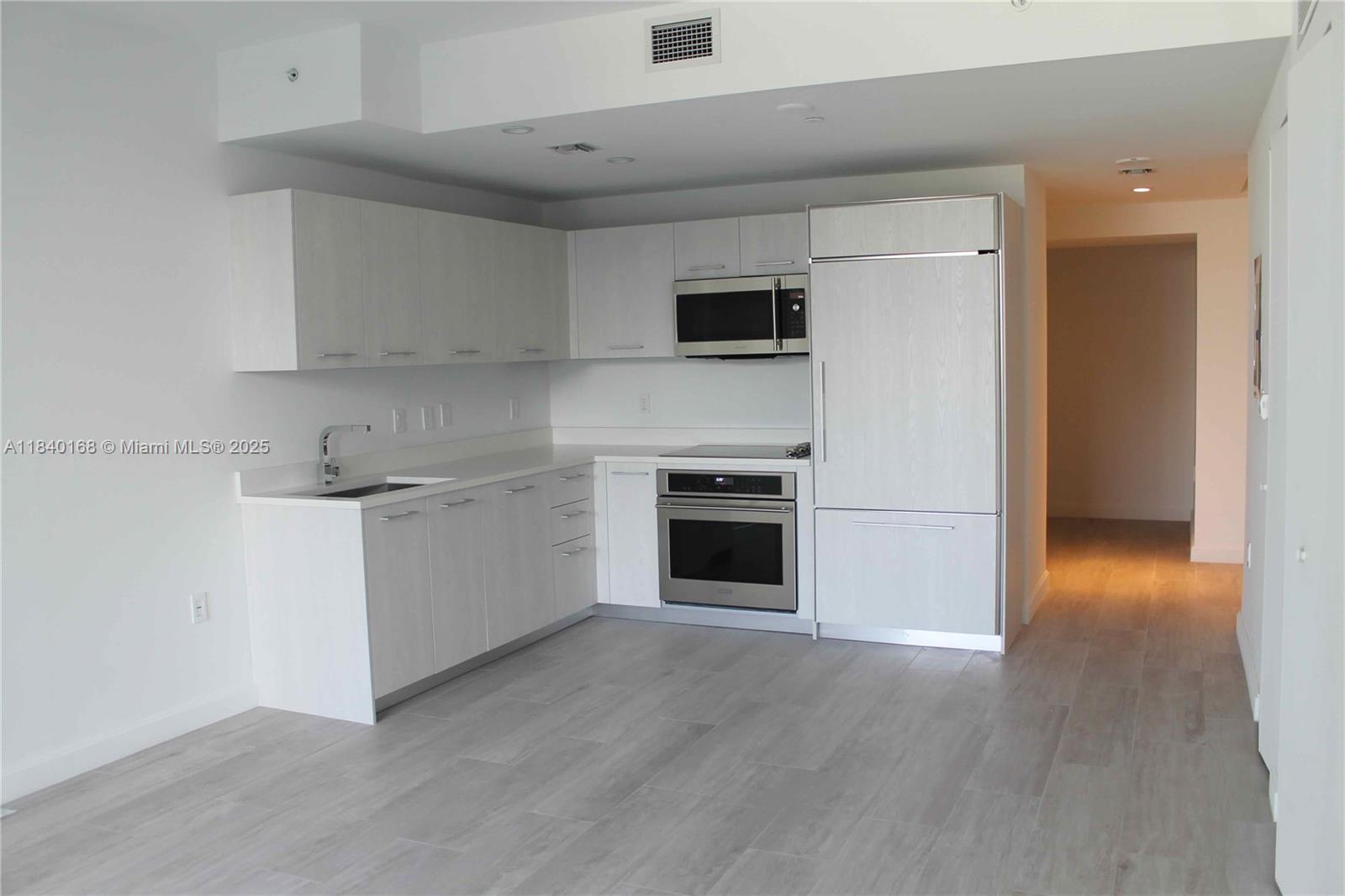 45 SW 9th St 1610