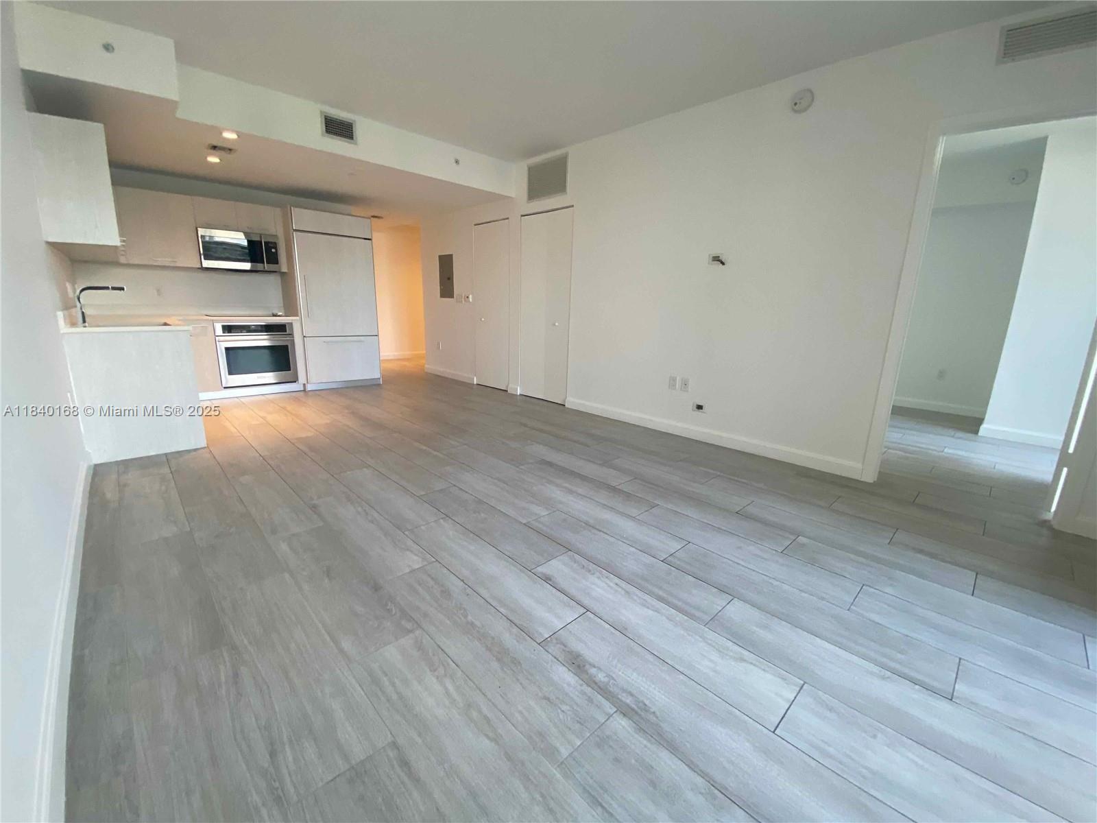 45 SW 9th St 1610