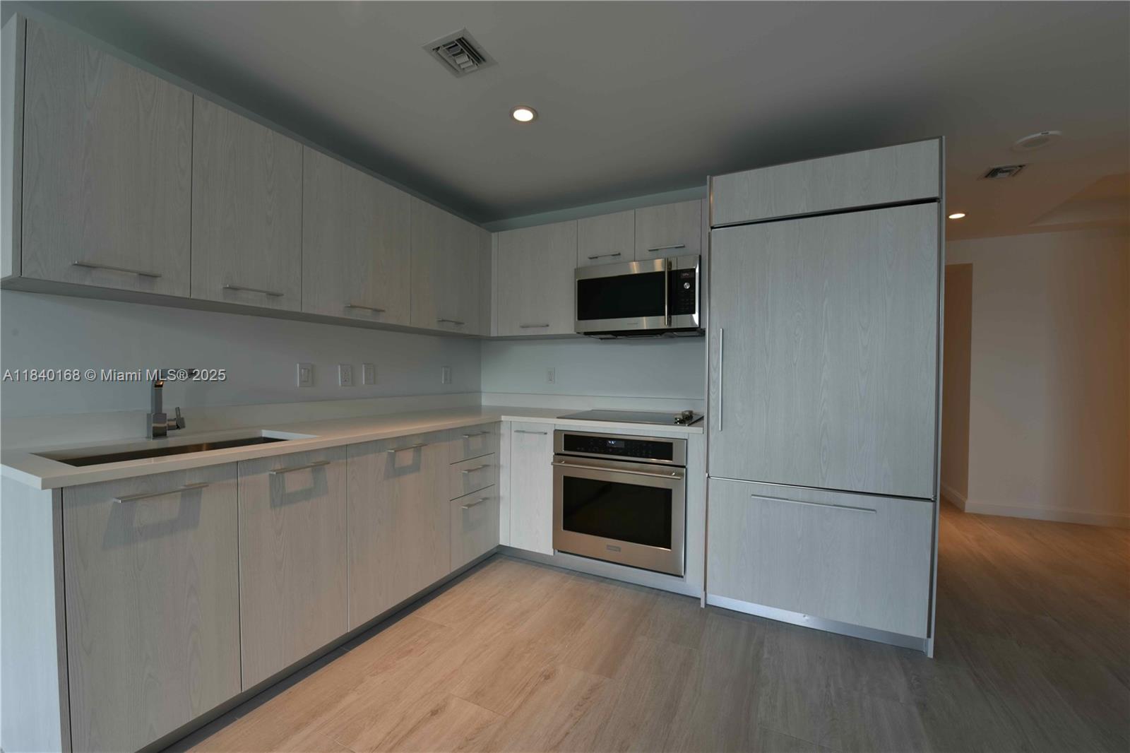 45 SW 9th St 1610