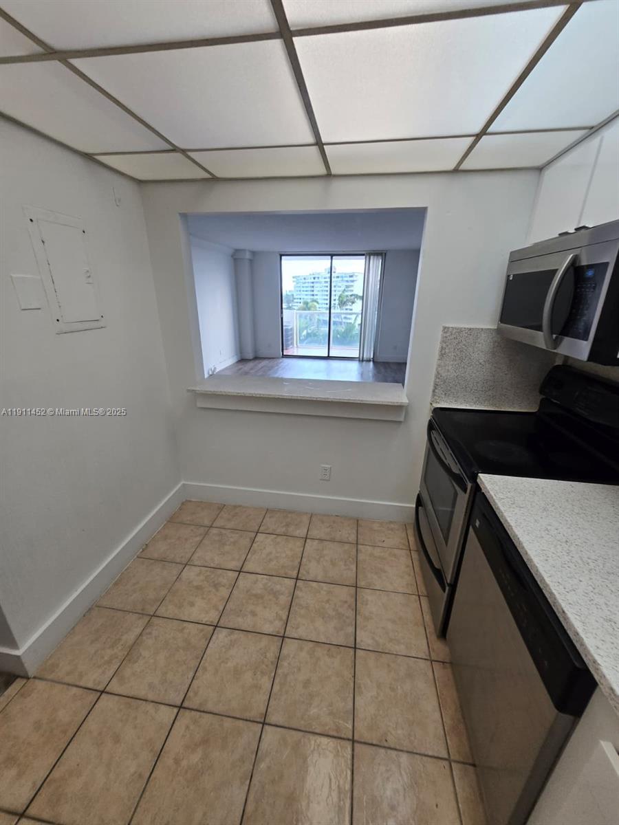 SAILBOAT CAY CONDO - Residential Lease