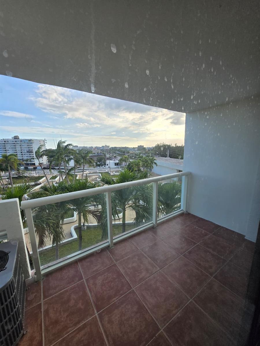 SAILBOAT CAY CONDO - Residential Lease