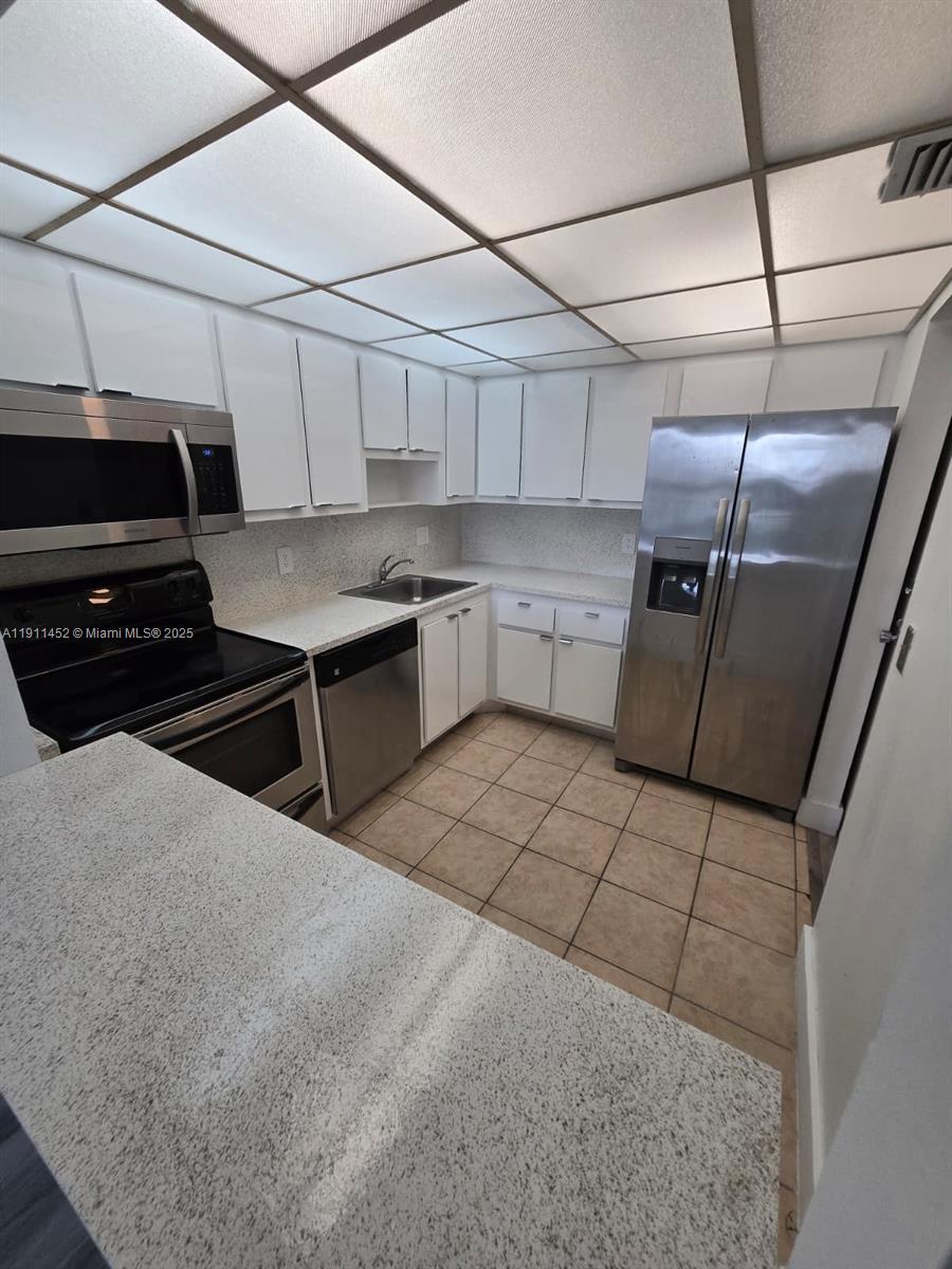 SAILBOAT CAY CONDO - Residential Lease