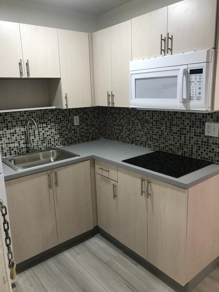 2730 Collins Ave 312