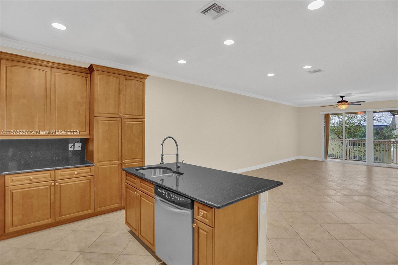 CROISSANT PARK - Residential Lease