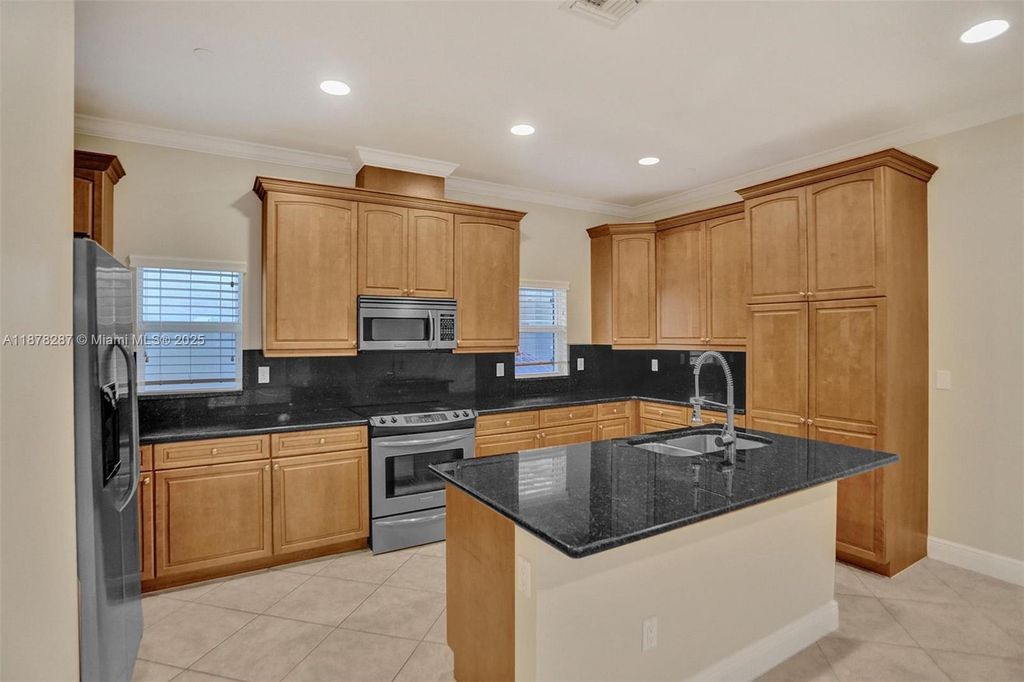 Photo of 427 SE 13th St, Fort Lauderdale, FL 33316 (MLS # A11878287)