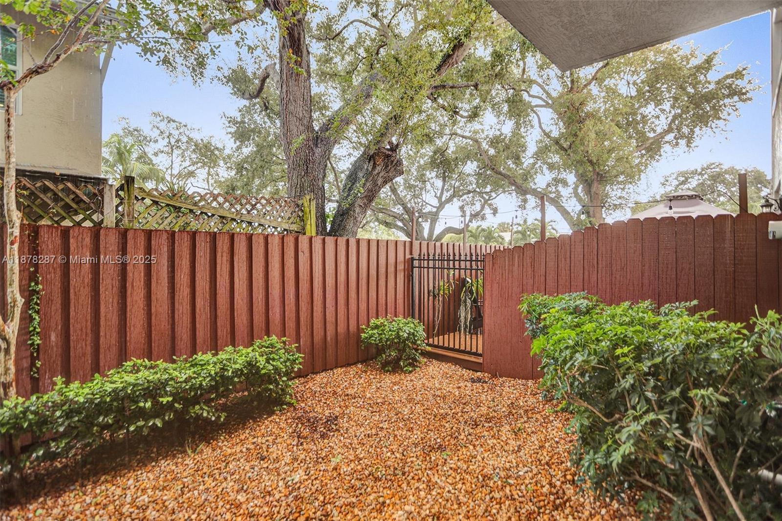 CROISSANT PARK - Residential Lease