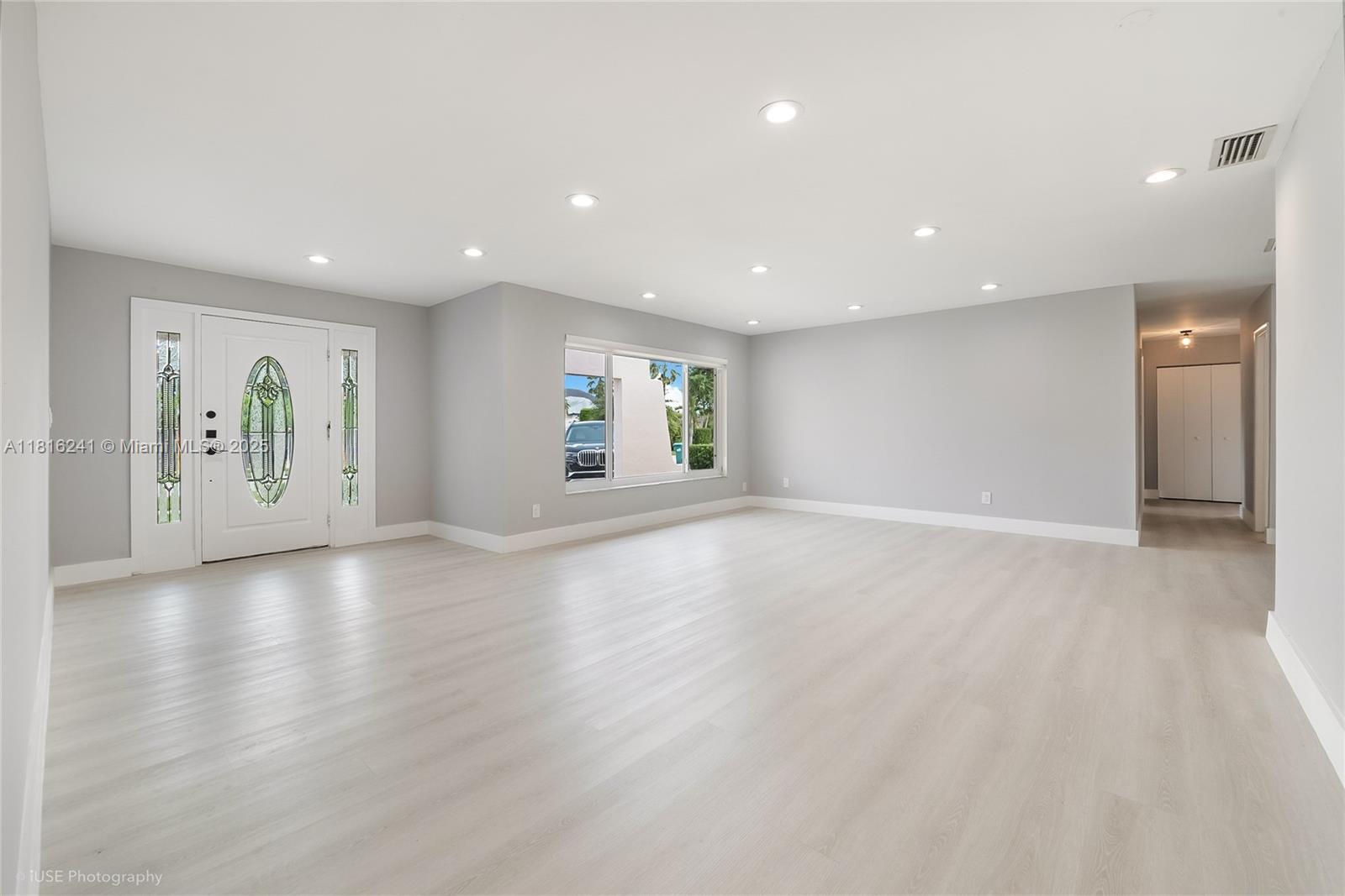 TAMIAMI LAKES SEC 1 - Residential Lease
