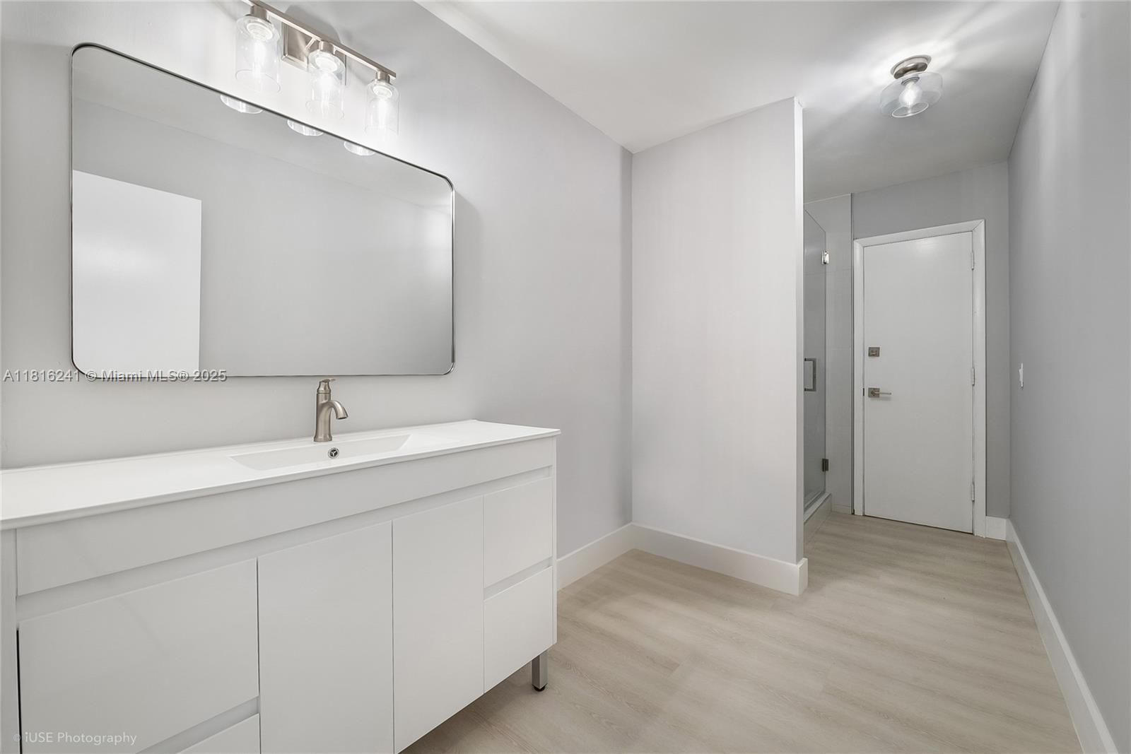 TAMIAMI LAKES SEC 1 - Residential Lease