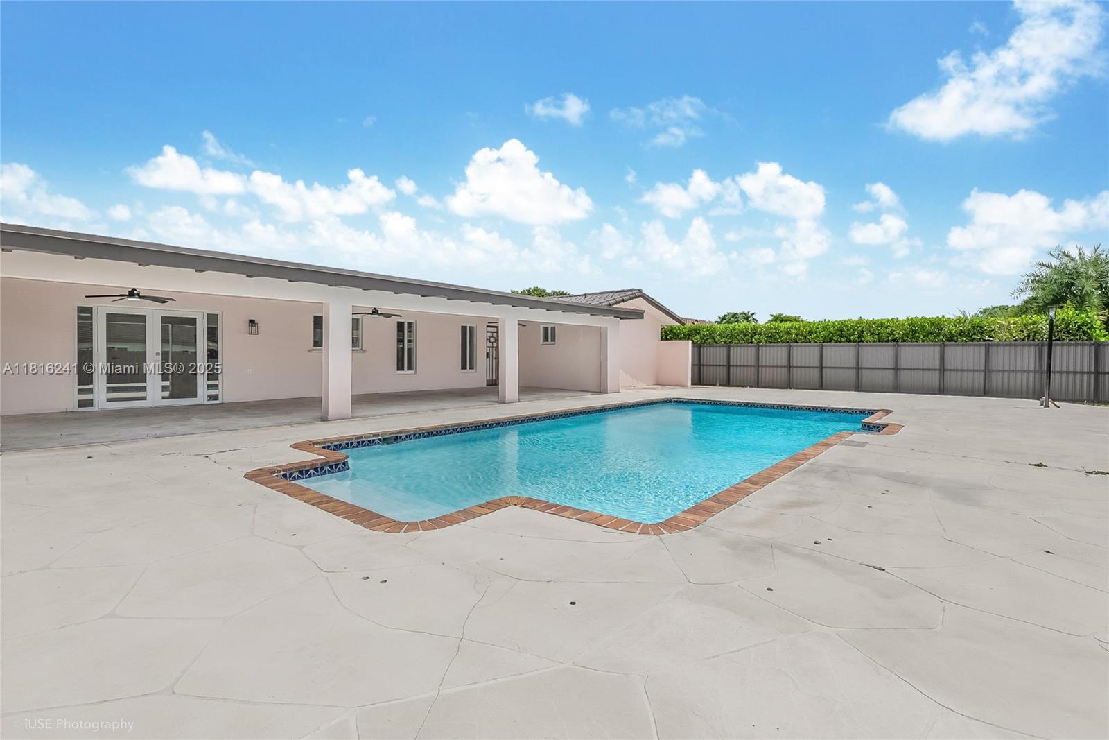 TAMIAMI LAKES SEC 1 - Residential Lease