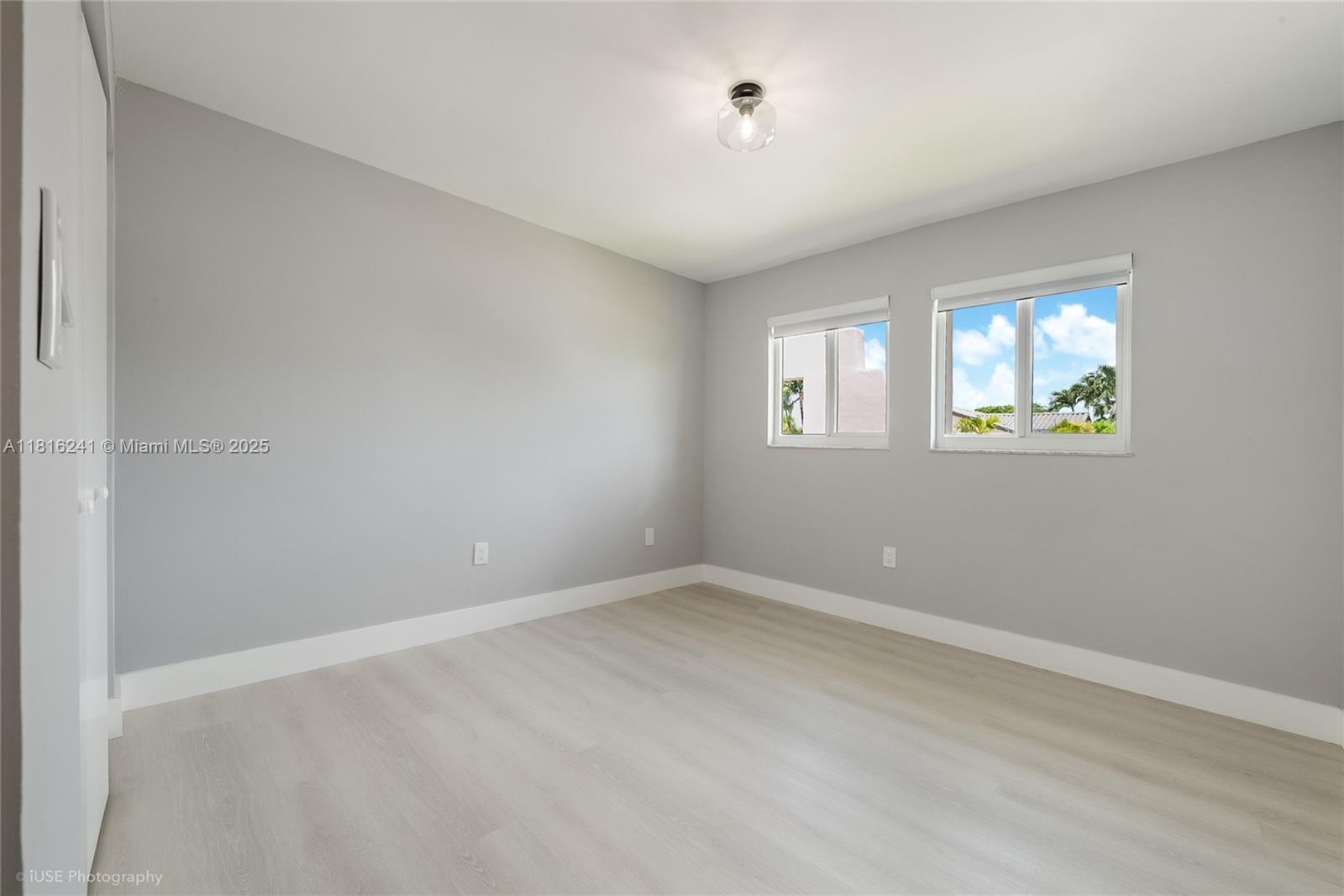 TAMIAMI LAKES SEC 1 - Residential Lease