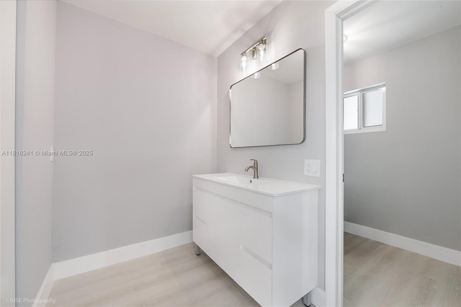 TAMIAMI LAKES SEC 1 - Residential Lease