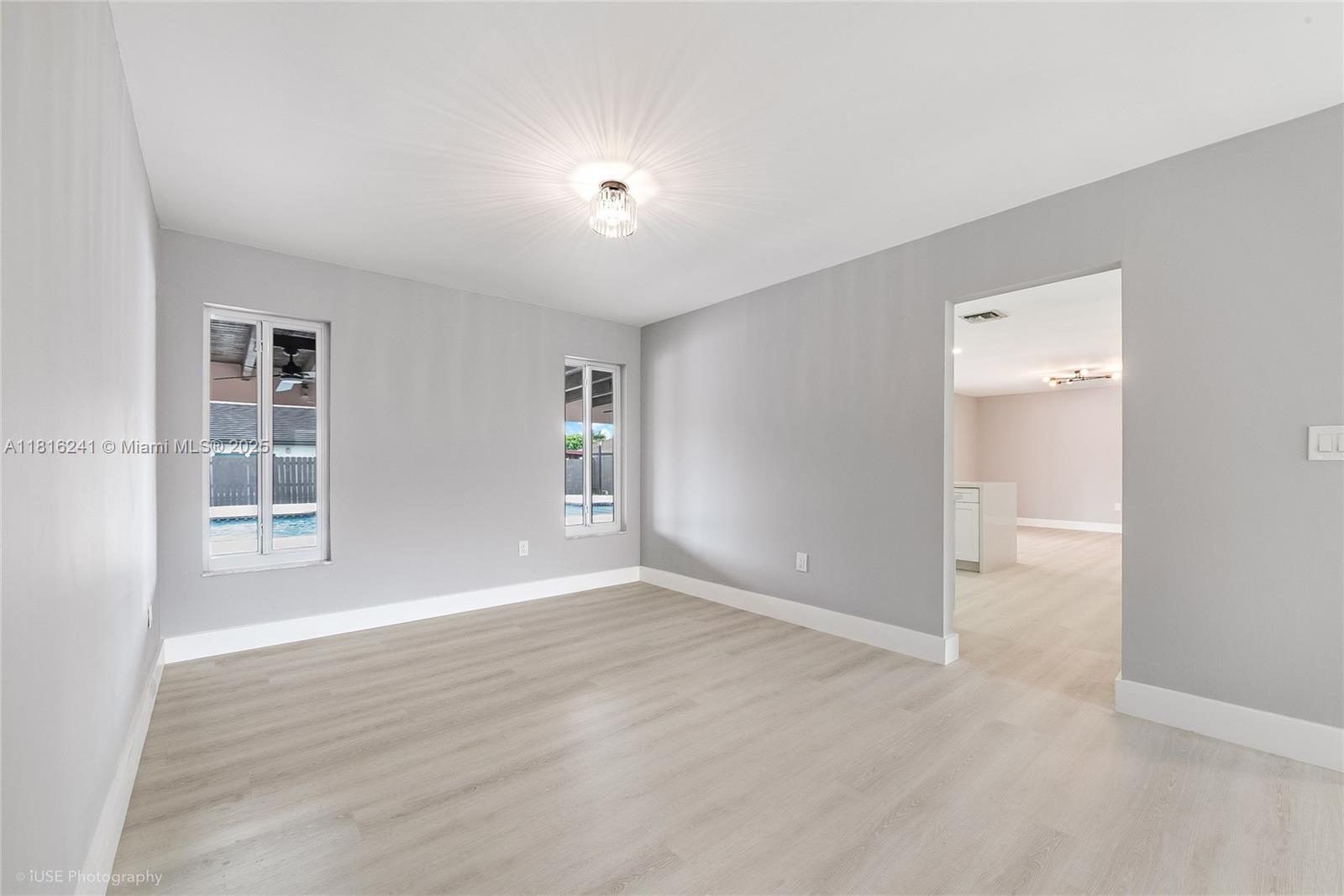 TAMIAMI LAKES SEC 1 - Residential Lease