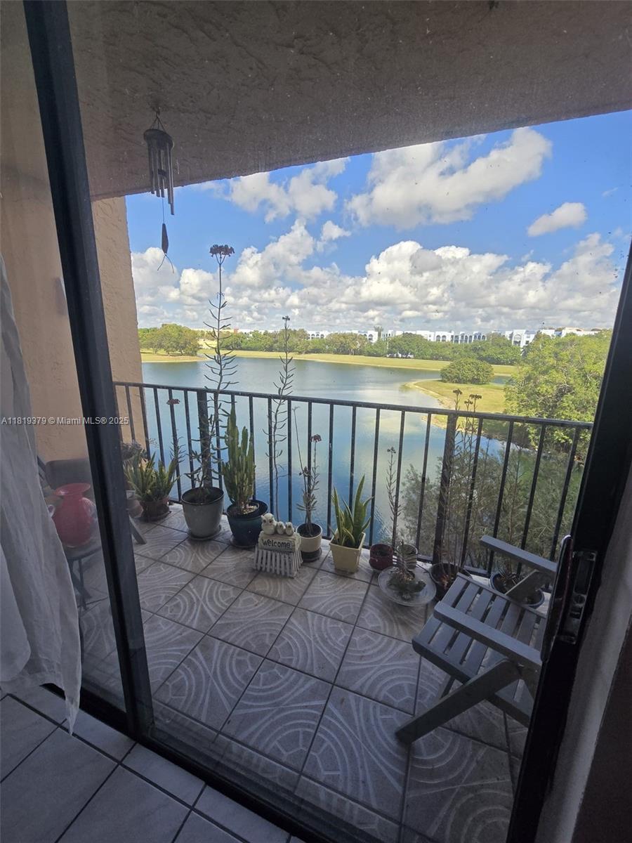 9688 Fontainebleau Blvd 409, Miami, Broward County, Florida - 2 Bedrooms  
2 Bathrooms - 