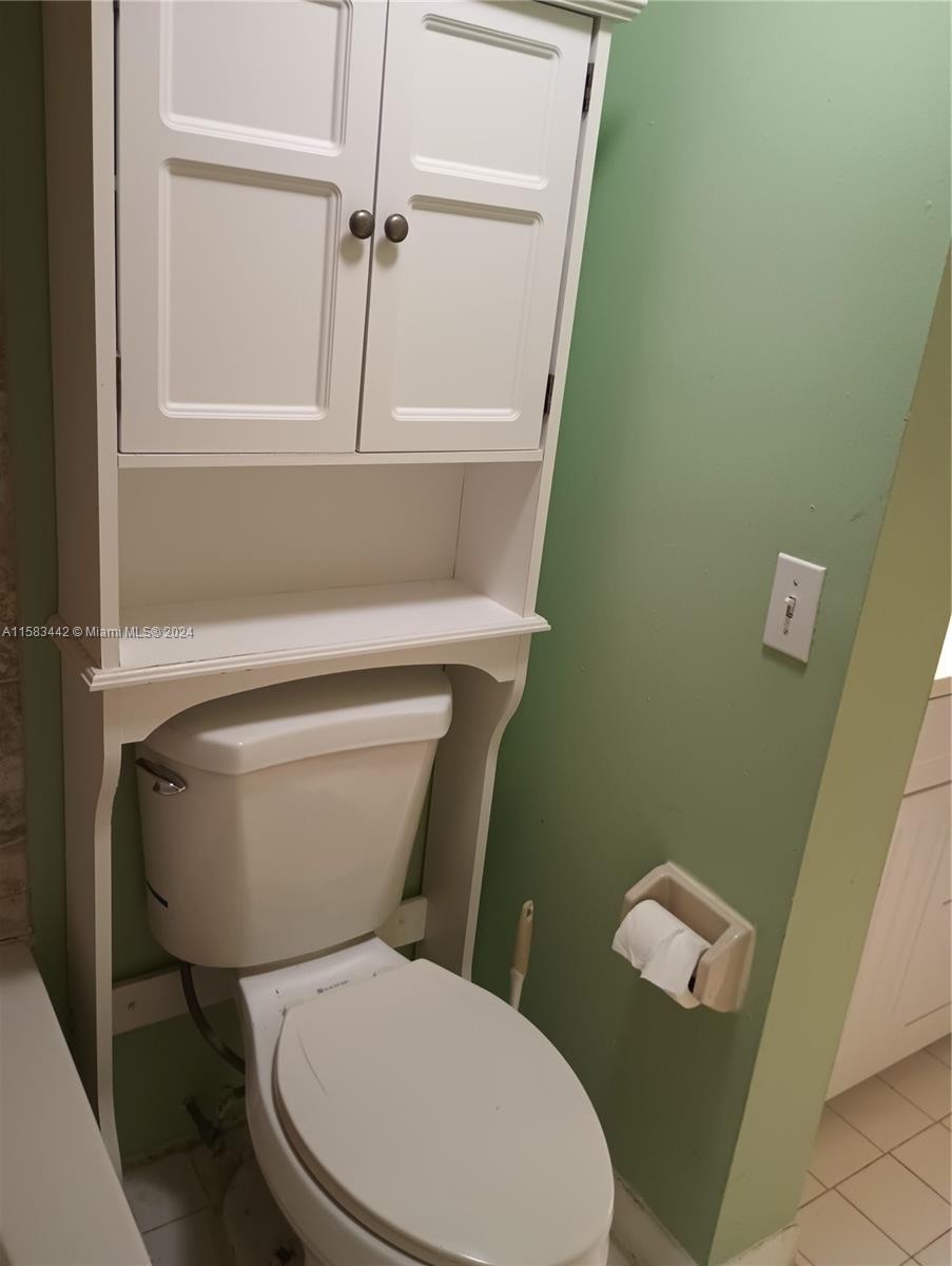 LAKES OF JACARANDA CONDO - Residential Lease