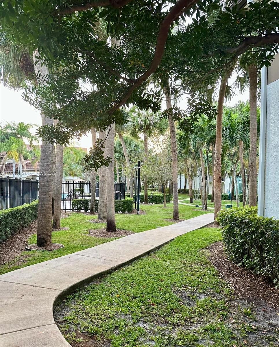HOLLYWOOD PARC CONDOMINIU - Residential