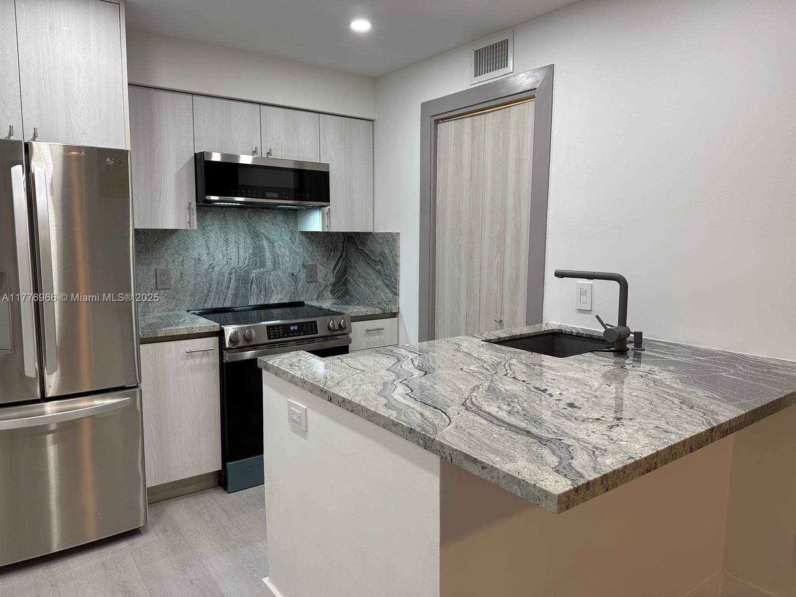 HOLLYWOOD PARC CONDOMINIU - Residential