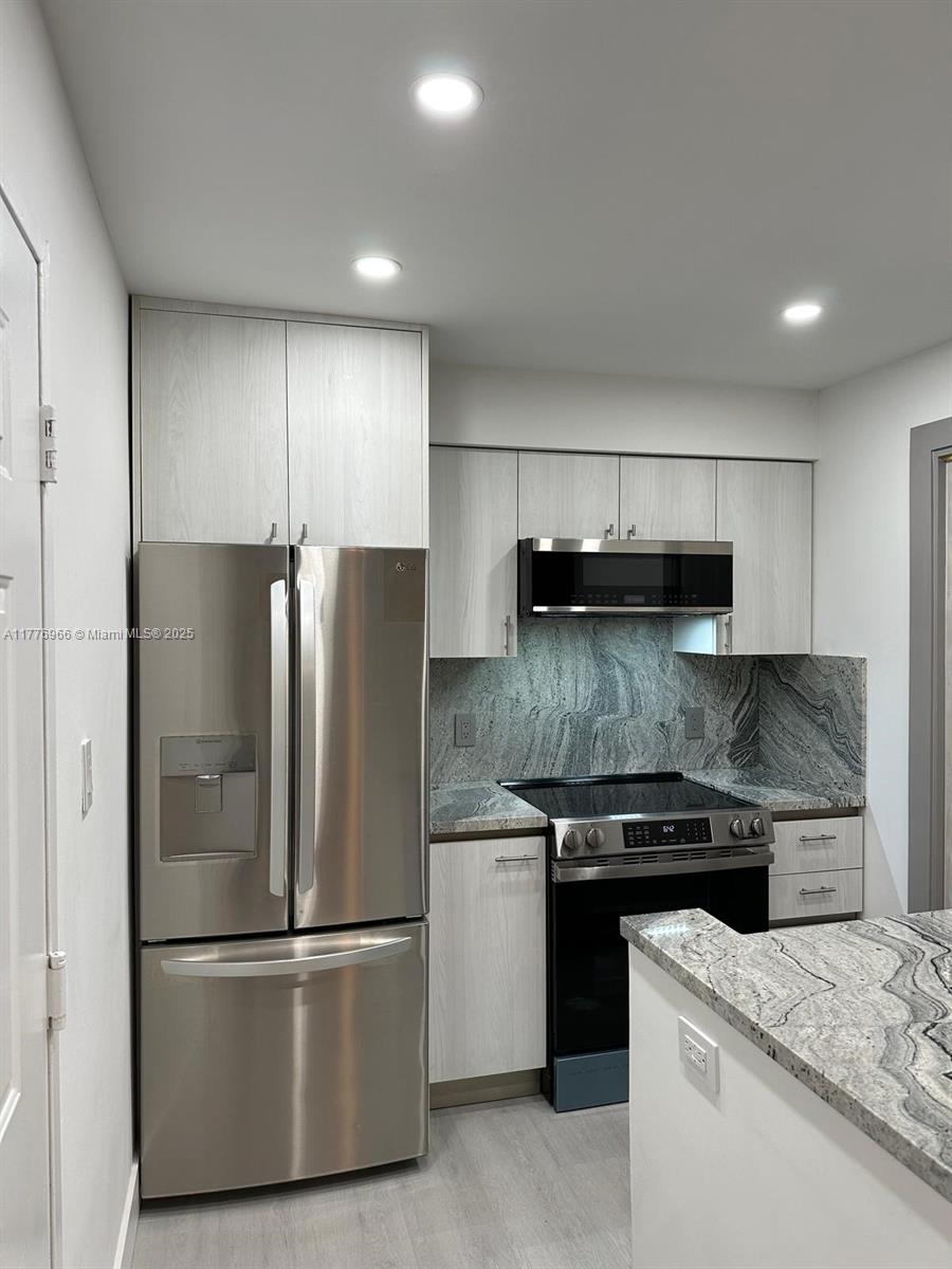 HOLLYWOOD PARC CONDOMINIU - Residential