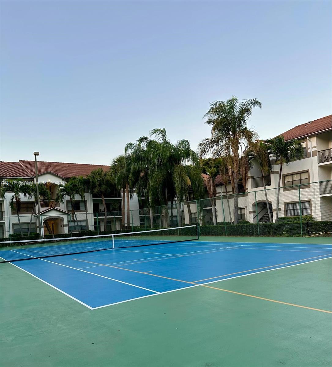 HOLLYWOOD PARC CONDOMINIU - Residential