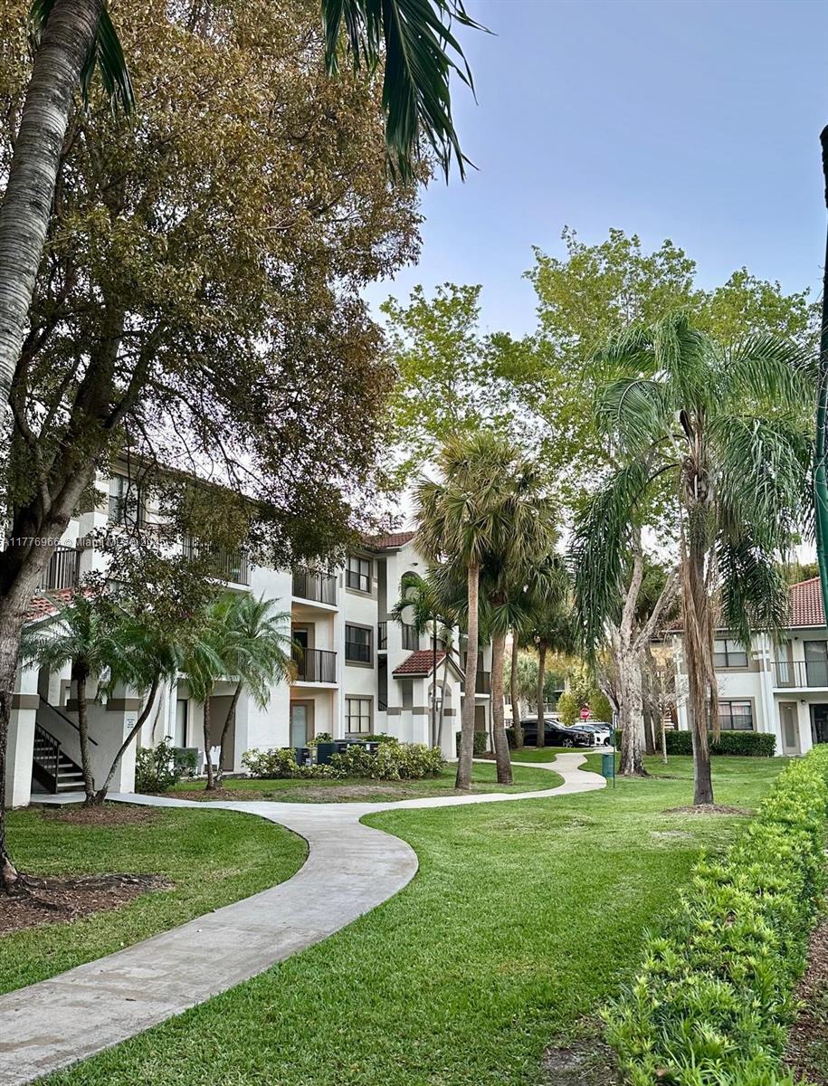 HOLLYWOOD PARC CONDOMINIU - Residential
