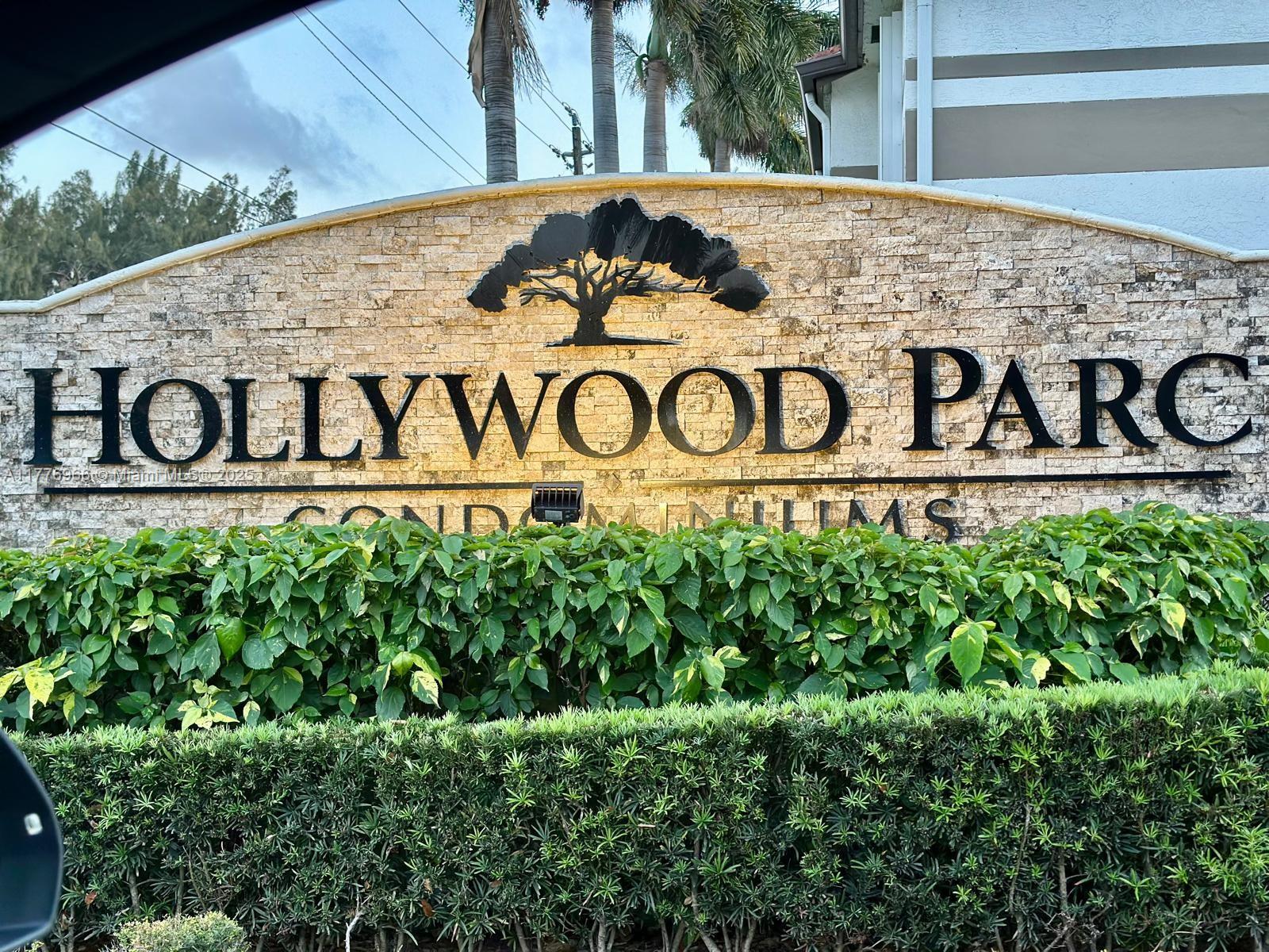 HOLLYWOOD PARC CONDOMINIU - Residential