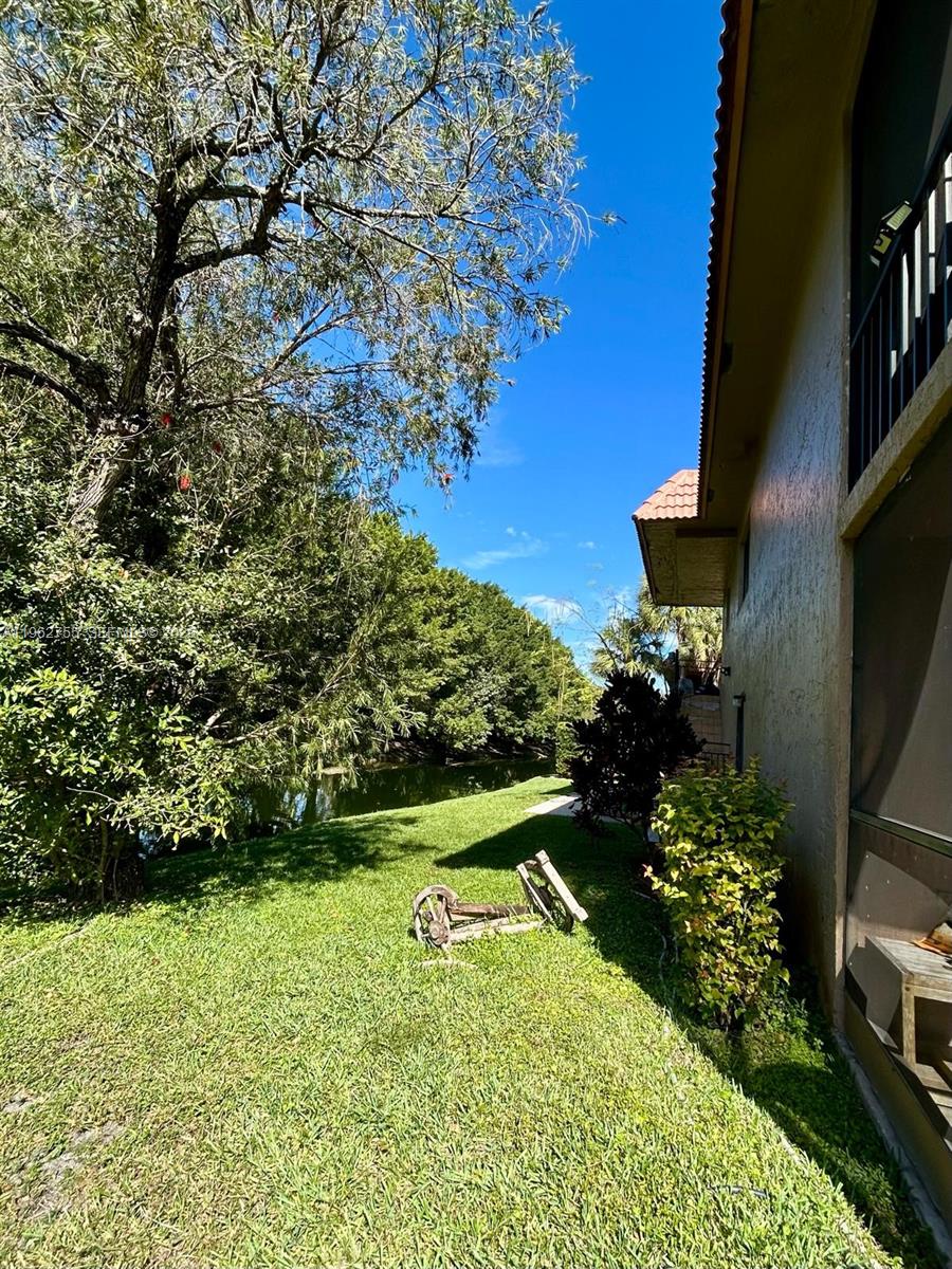 RACQUET CLUB APTS AT BONA - Residential