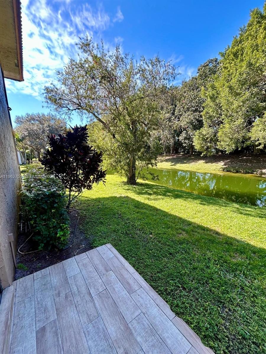 RACQUET CLUB APTS AT BONA - Residential