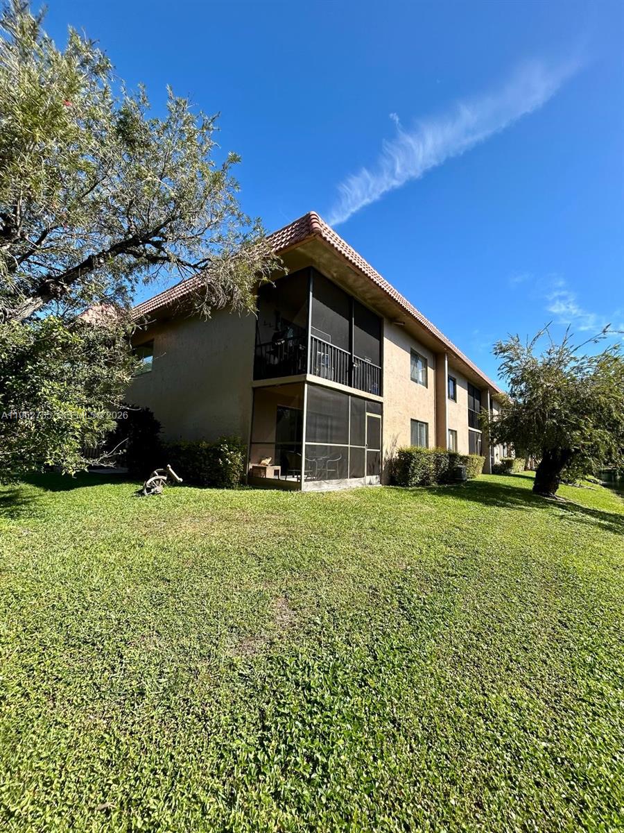 RACQUET CLUB APTS AT BONA - Residential