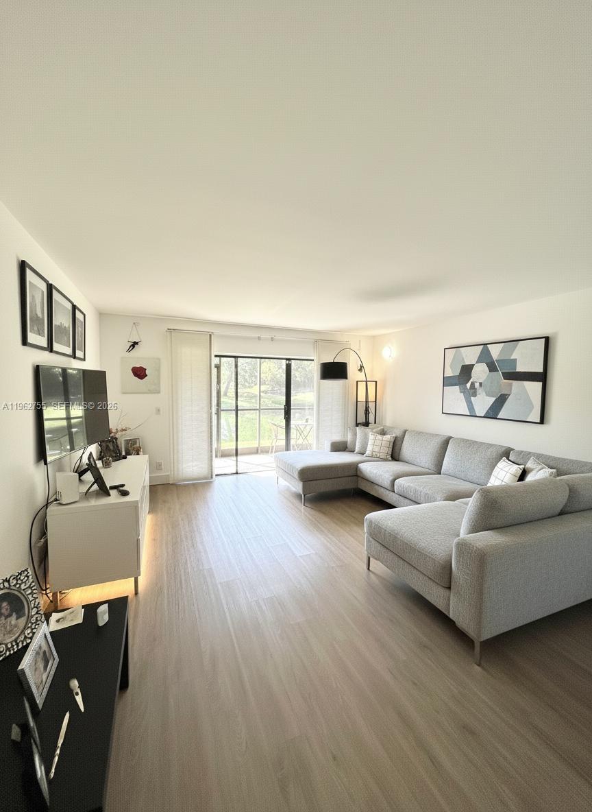 RACQUET CLUB APTS AT BONA - Residential