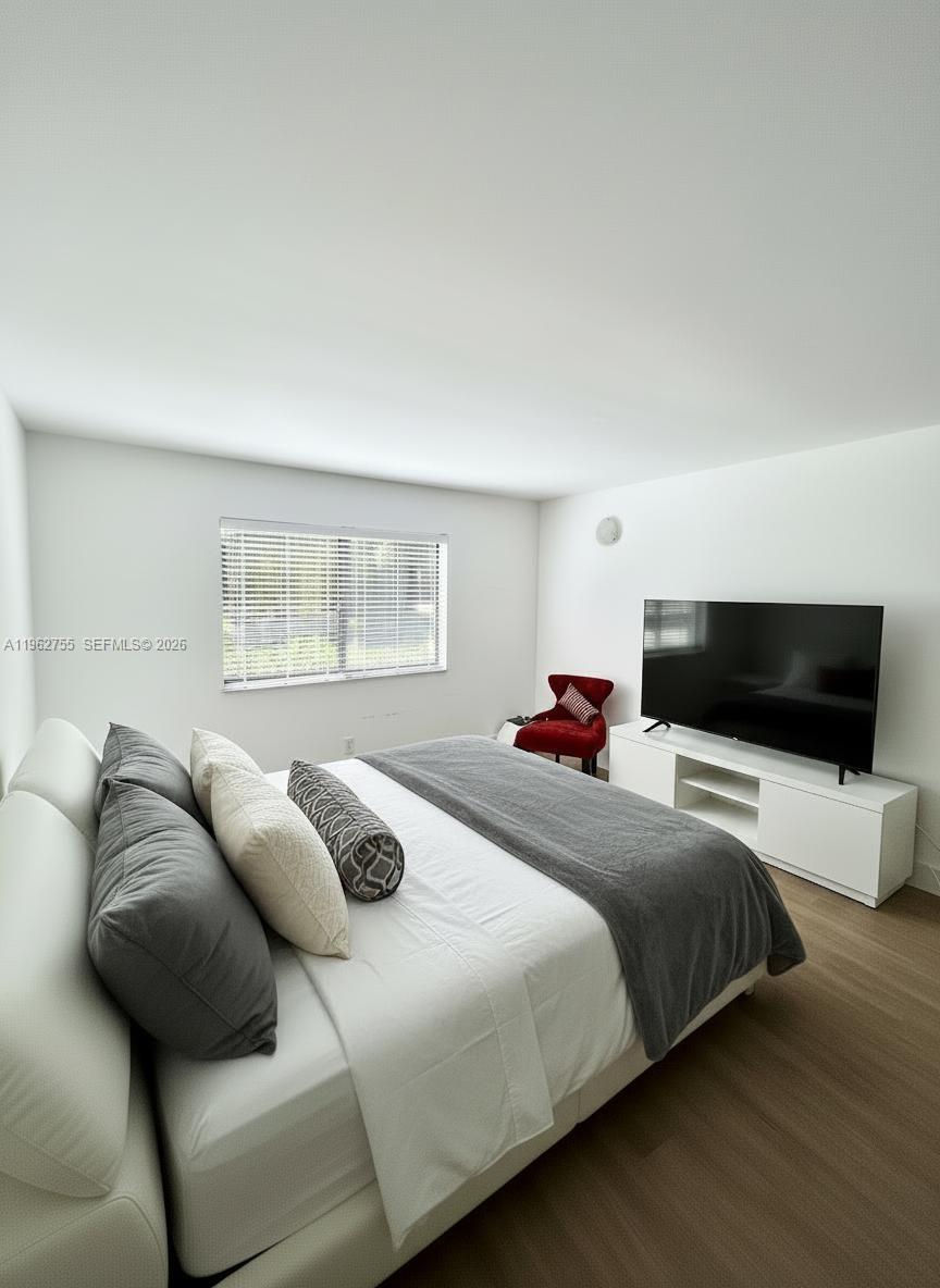 RACQUET CLUB APTS AT BONA - Residential