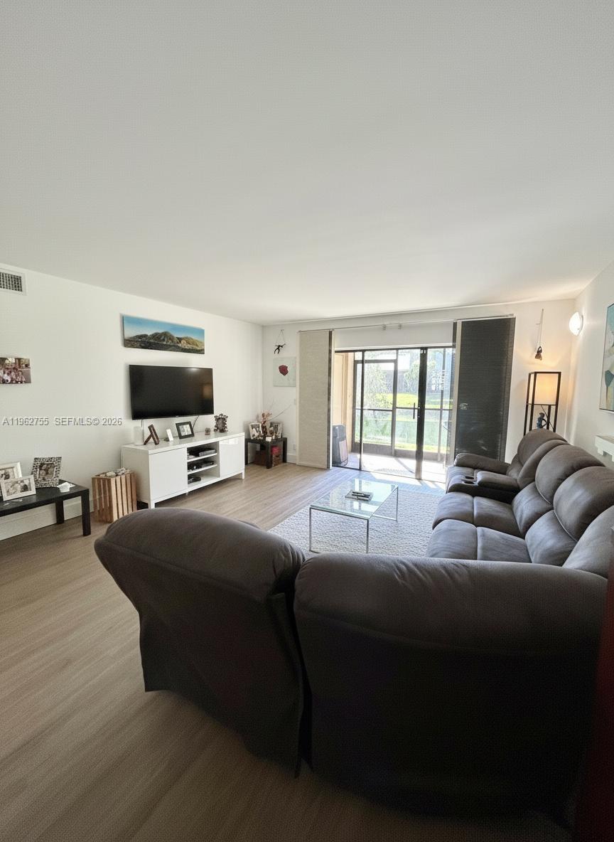 RACQUET CLUB APTS AT BONA - Residential