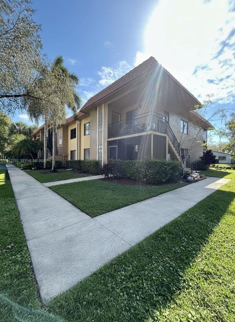 439 Lakeview Dr 106 Weston FL 33326