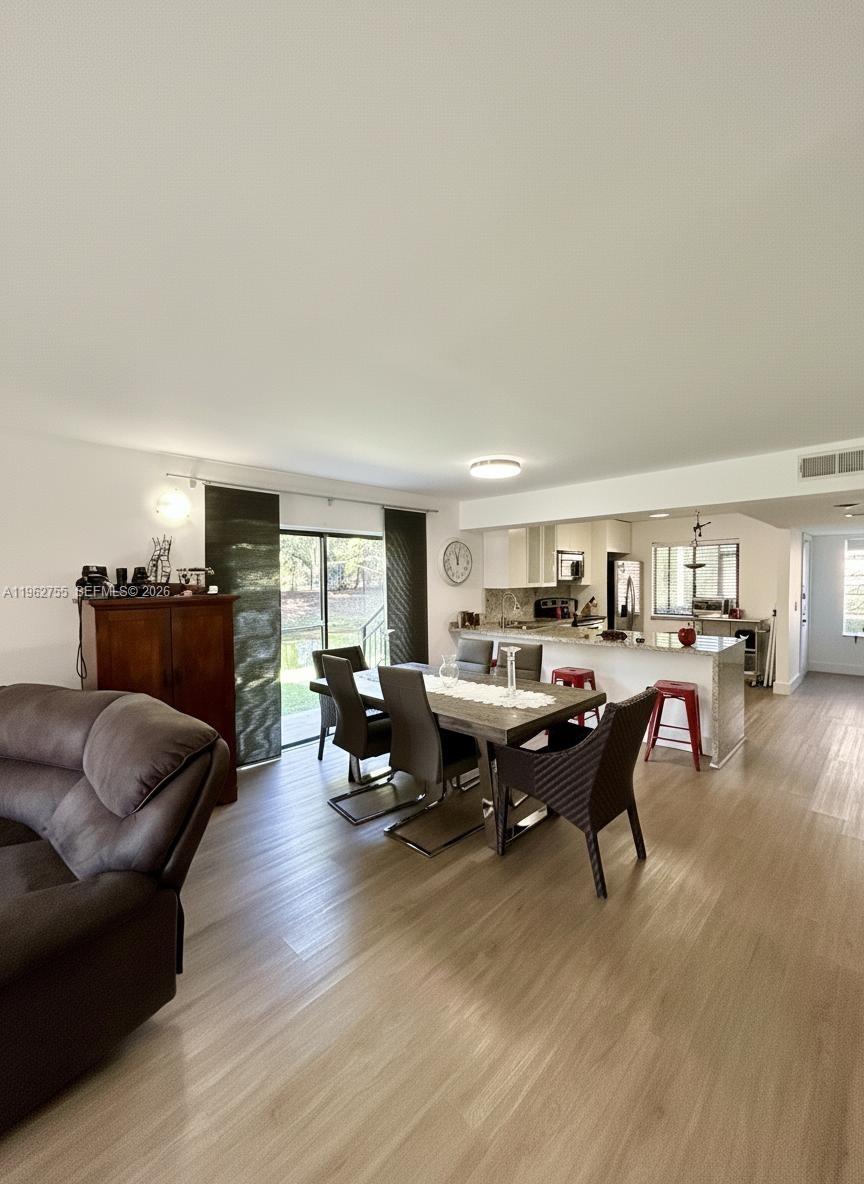 RACQUET CLUB APTS AT BONA - Residential