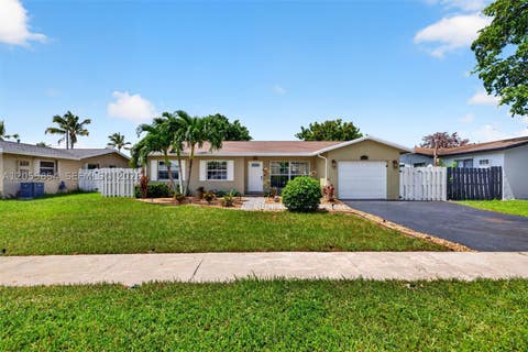 Photo of 11371 NW 37th Pl, Sunrise, FL 33323 (MLS # A12055854)