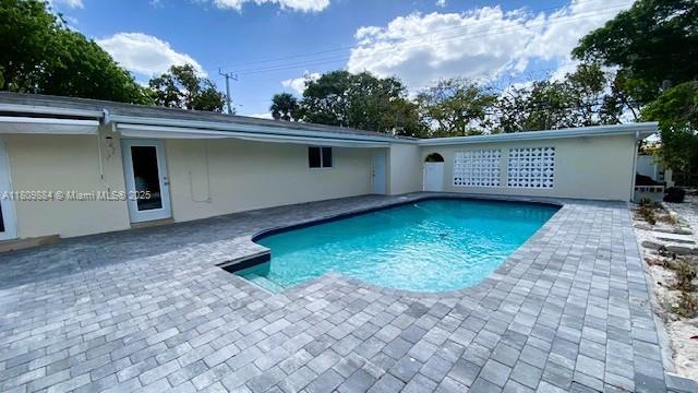 5881 SW 15th St