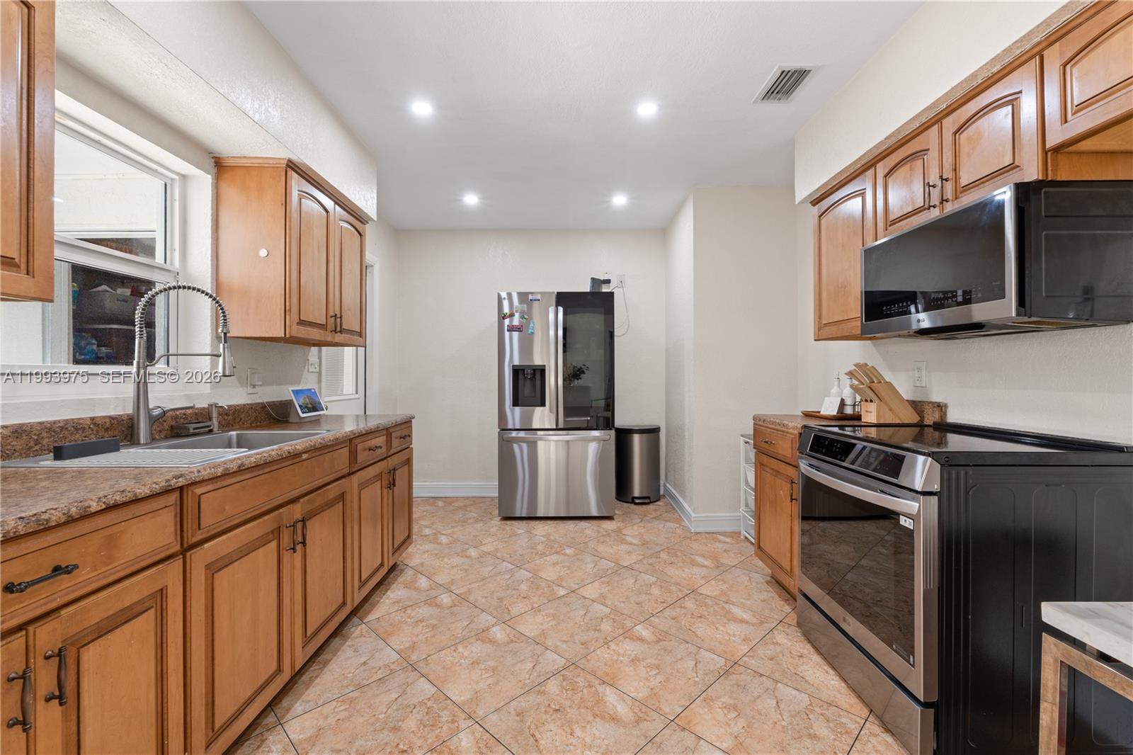 GOLDEN HIGHLANDS EST - Residential