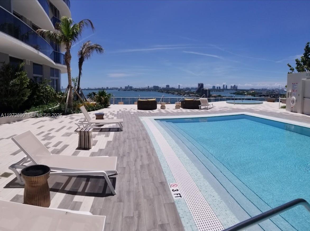 ARIA ON THE BAY CONDO - Residential