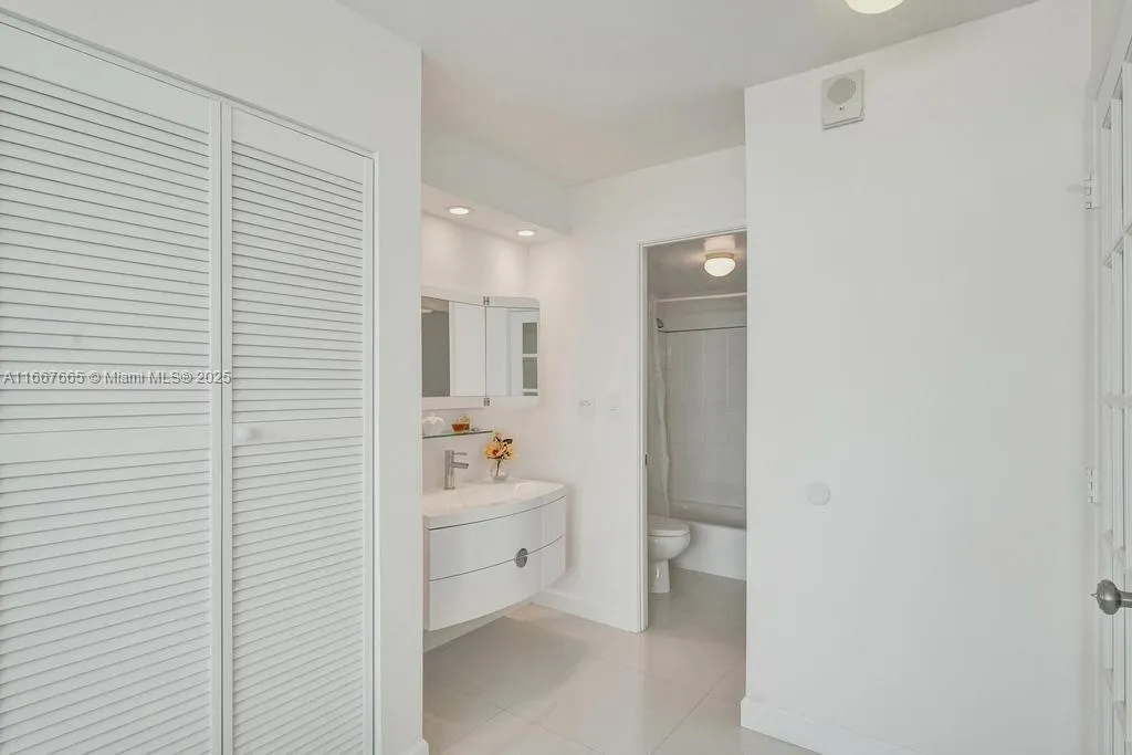 Miami Beach, Florida 33141, United States, 1 Bedroom Bedrooms, ,2 BathroomsBathrooms,Residential,Active,41109