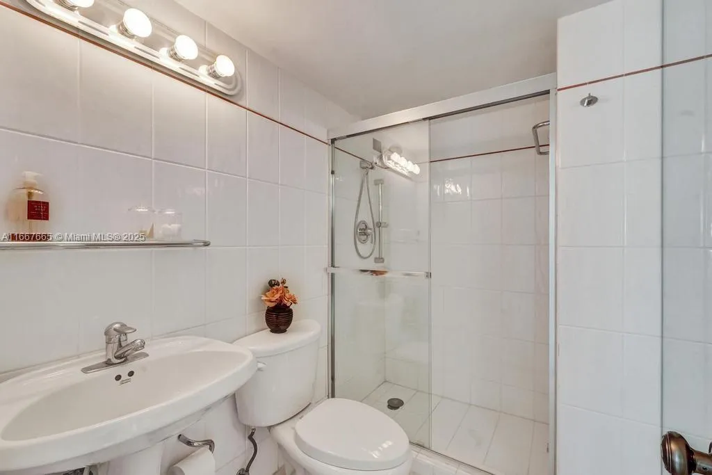 Miami Beach, Florida 33141, United States, 1 Bedroom Bedrooms, ,2 BathroomsBathrooms,Residential,Active,41109