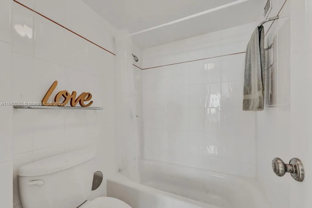 Miami Beach, Florida 33141, United States, 1 Bedroom Bedrooms, ,2 BathroomsBathrooms,Residential,Active,41109