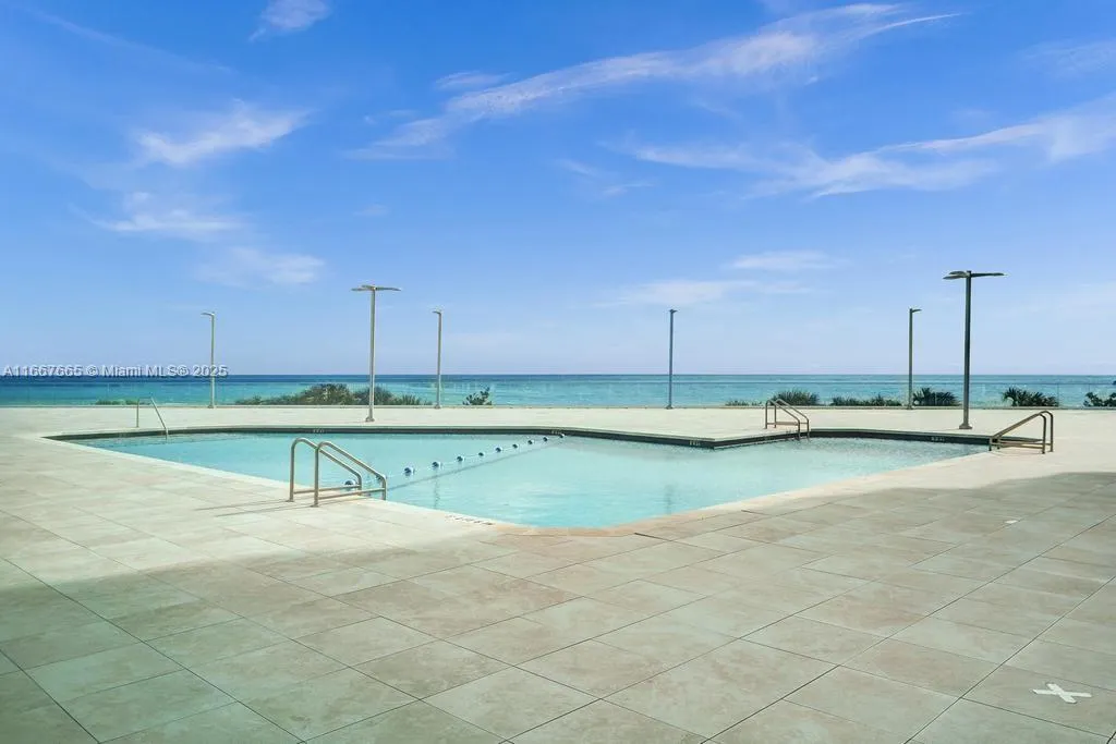 Miami Beach, Florida 33141, United States, 1 Bedroom Bedrooms, ,2 BathroomsBathrooms,Residential,Active,41109