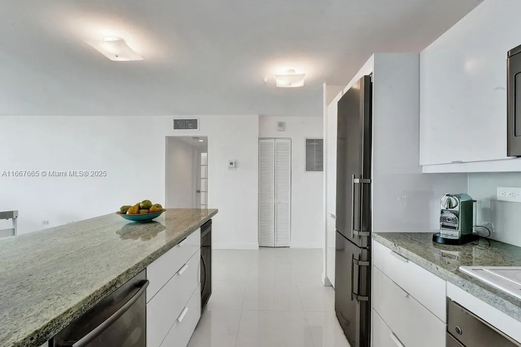Miami Beach, Florida 33141, United States, 1 Bedroom Bedrooms, ,2 BathroomsBathrooms,Residential,Active,41109