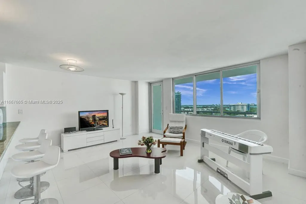 Miami Beach, Florida 33141, United States, 1 Bedroom Bedrooms, ,2 BathroomsBathrooms,Residential,Active,41109